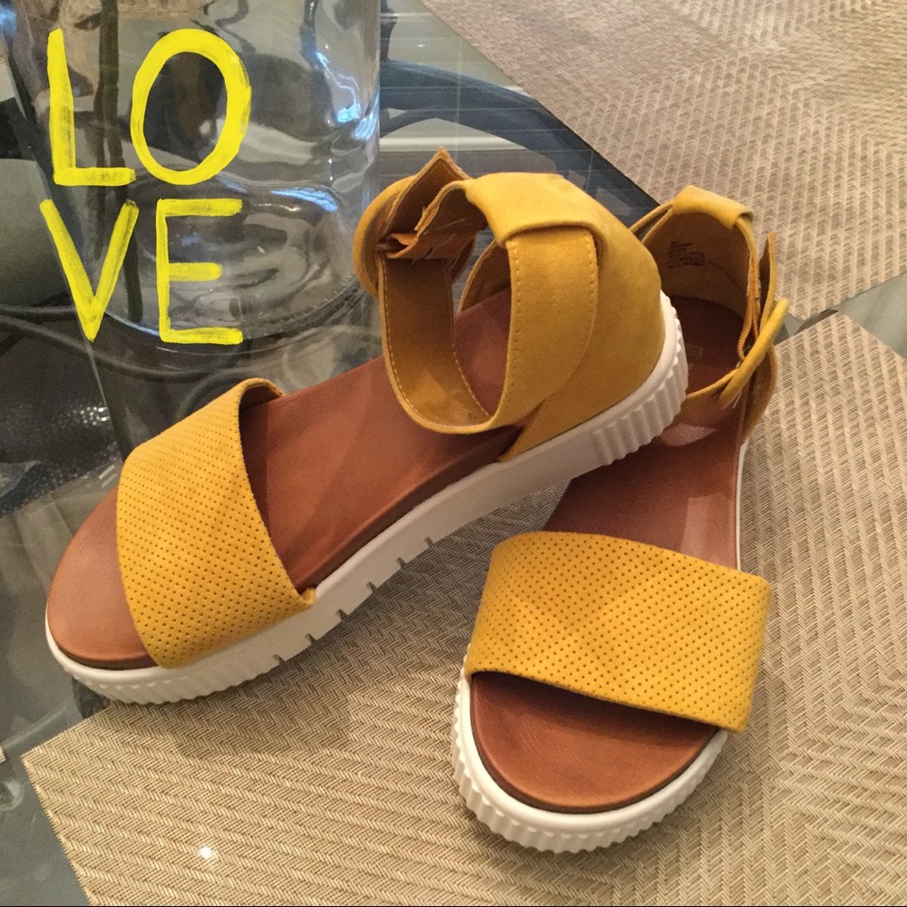 Mia Rosanna Platform Sandals